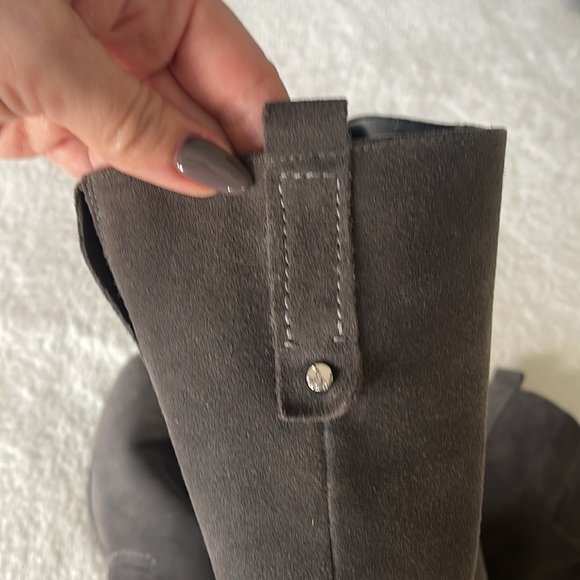 Gray suede knee high boots - Picture 4 of 7